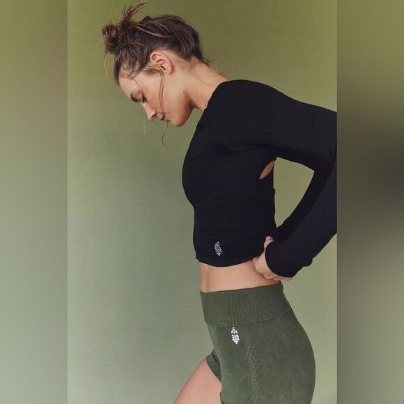 FREE PEOPLE MOVEMENT BAIL OUT
LONG SLEEVE LAYER NEW with tags Size M/L Black - Picture 1 of 13